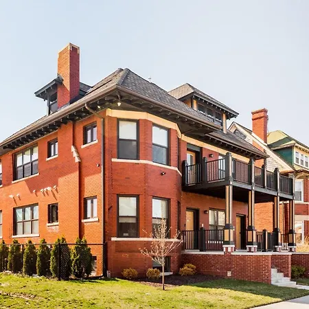 Mint House Detroit - Brush Park Apartment